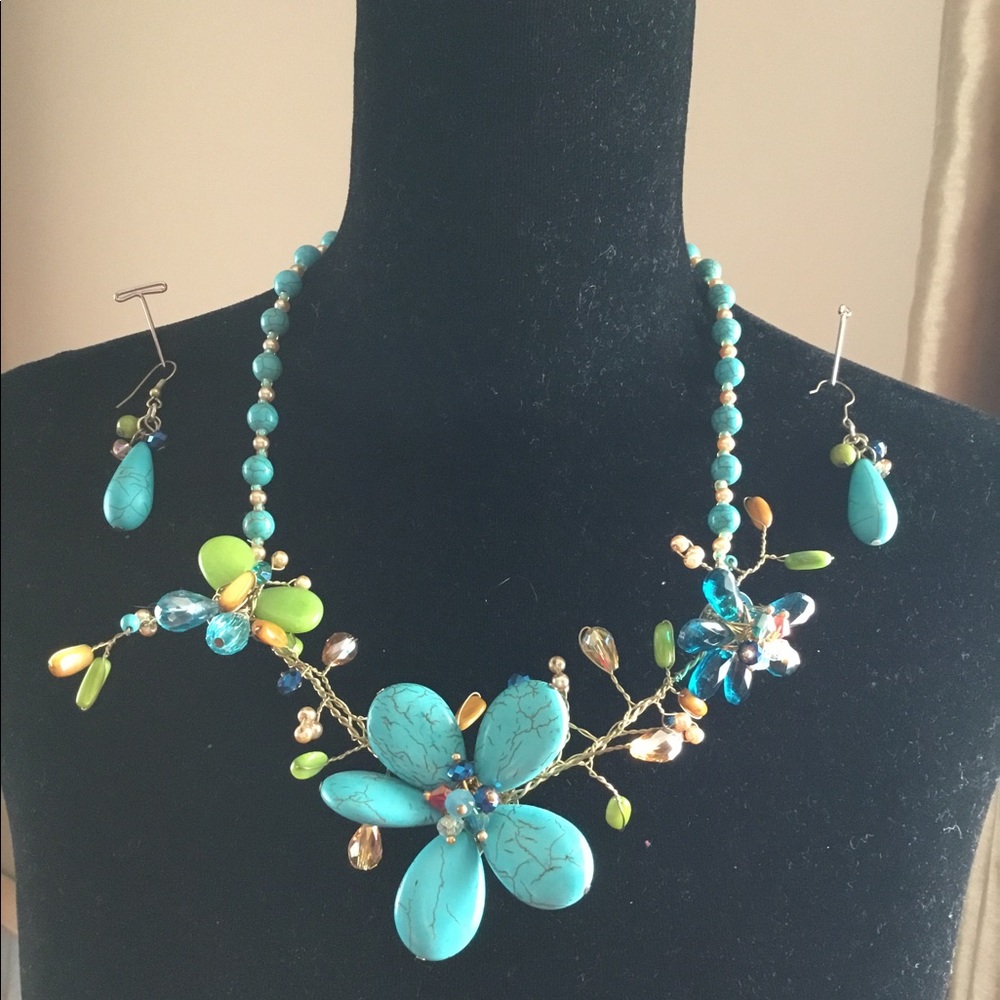 Flowery necklace & earring with turquoise accent